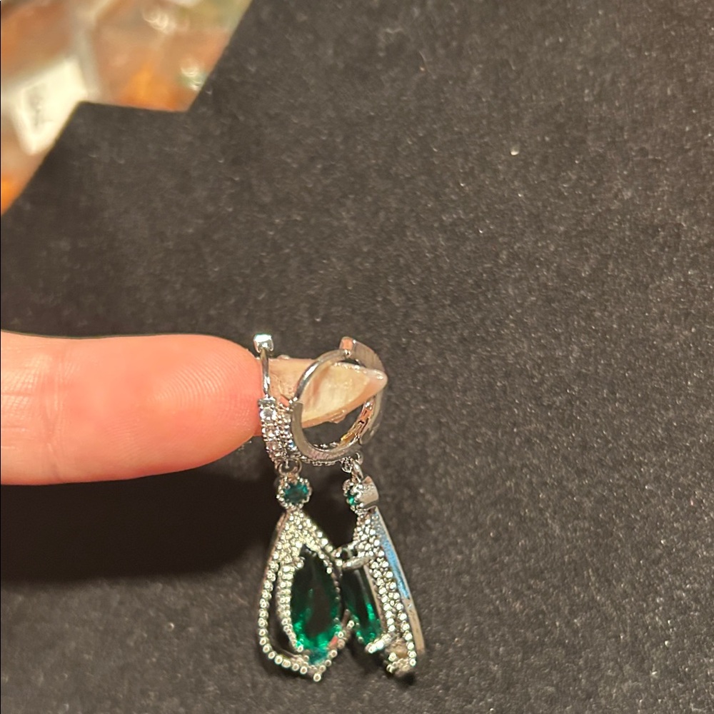 Elegant Silver and Green Teardrop Earrings - Picture 4 of 5